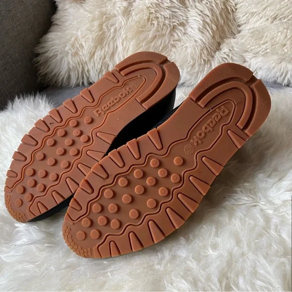 Reebok Classic Leather Sneakers All Black with Gum Sole - Picture 4 of 4